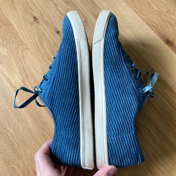 TOMS teal corduroy tennis shoes sneakers. Ribbon laces. Size US 8.5. CUTE!! - Picture 6 of 7